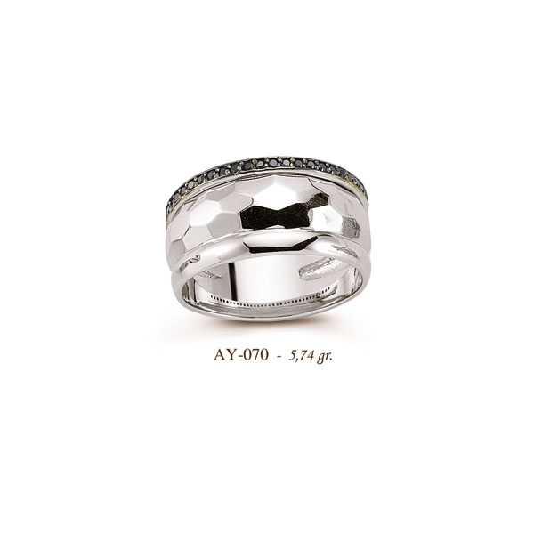 AY070